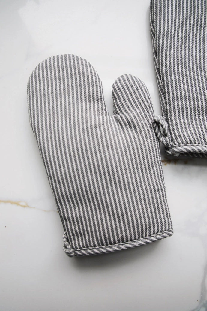 Simple Stripe Oven Mitt