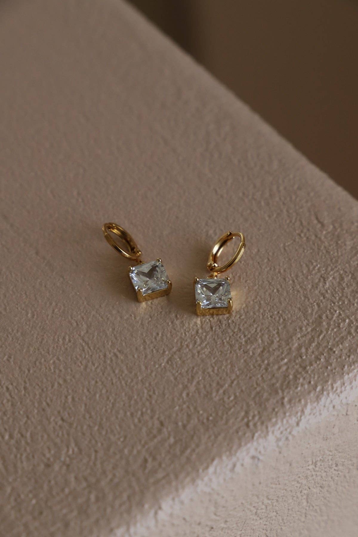 Clear Square Huggies