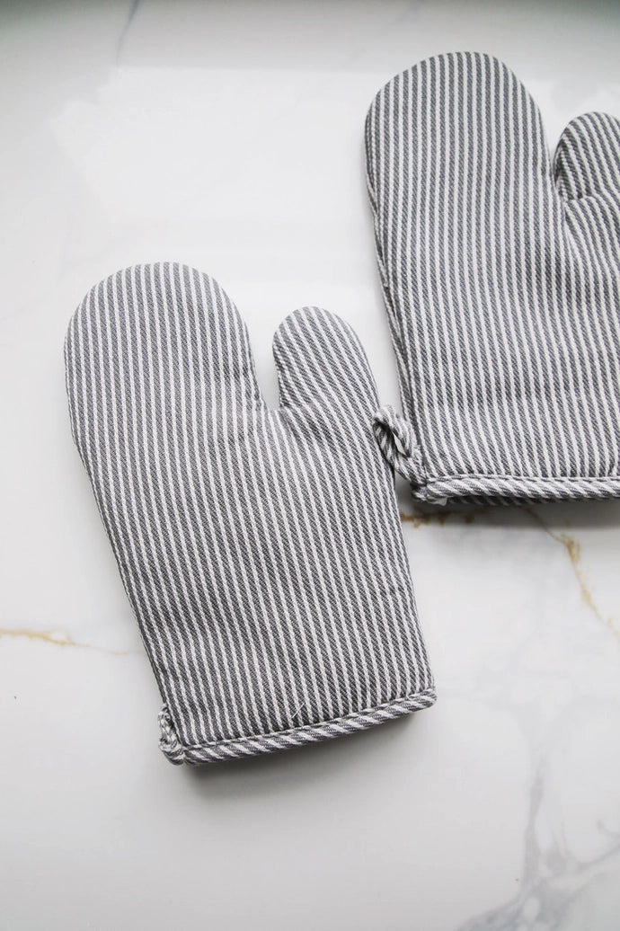 Simple Stripe Oven Mitt