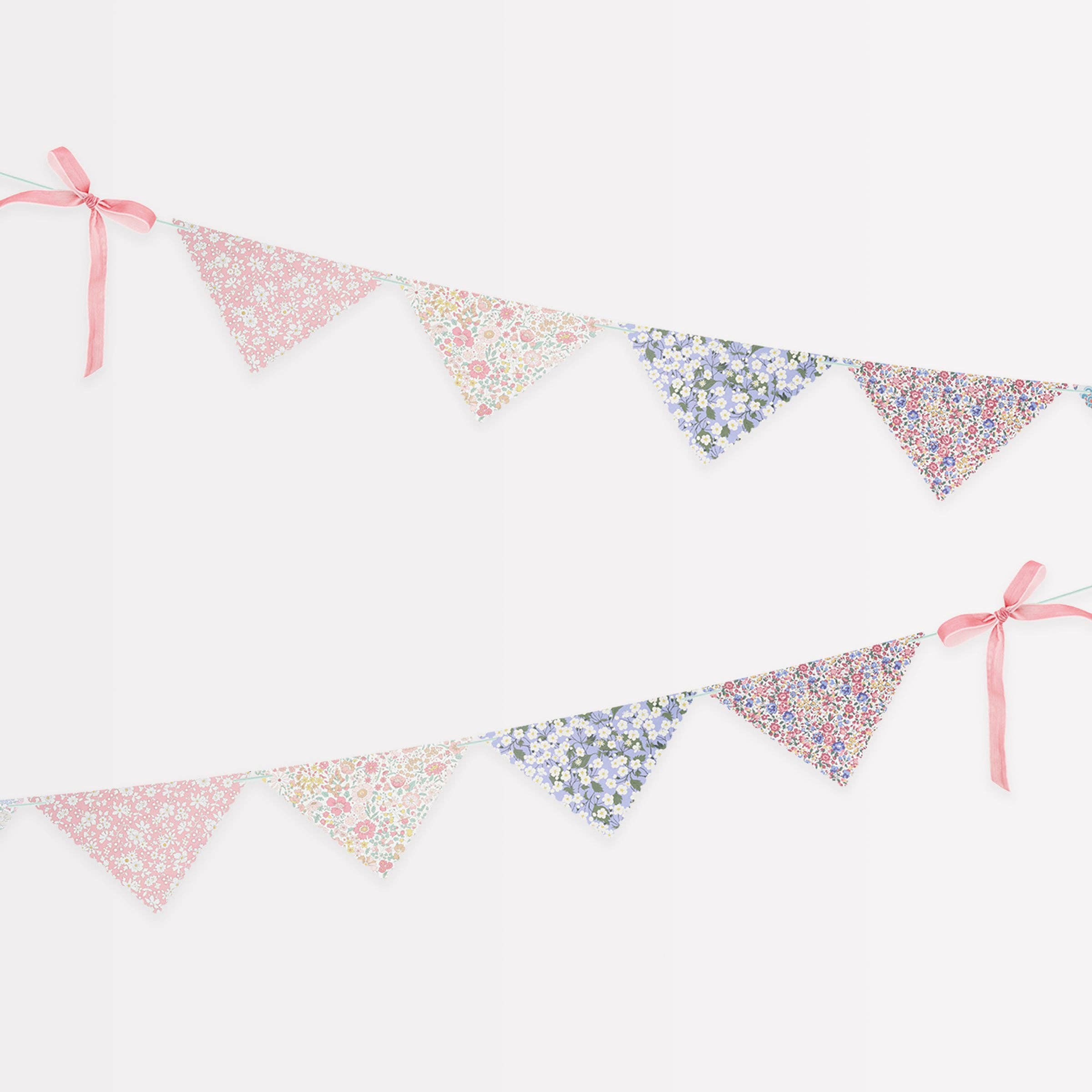 Liberty Scallop Edge Garland