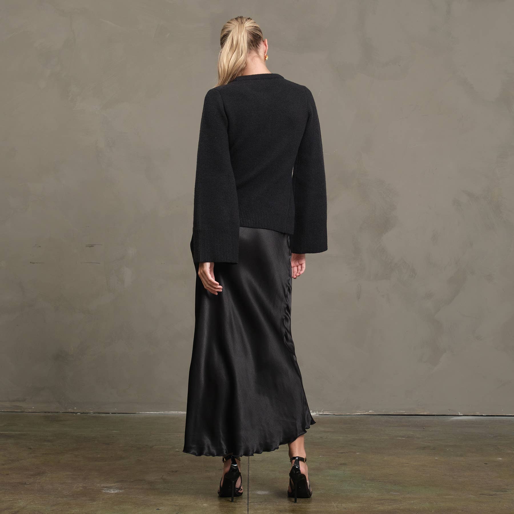 Classic Button-Up Knit Cardigan Black