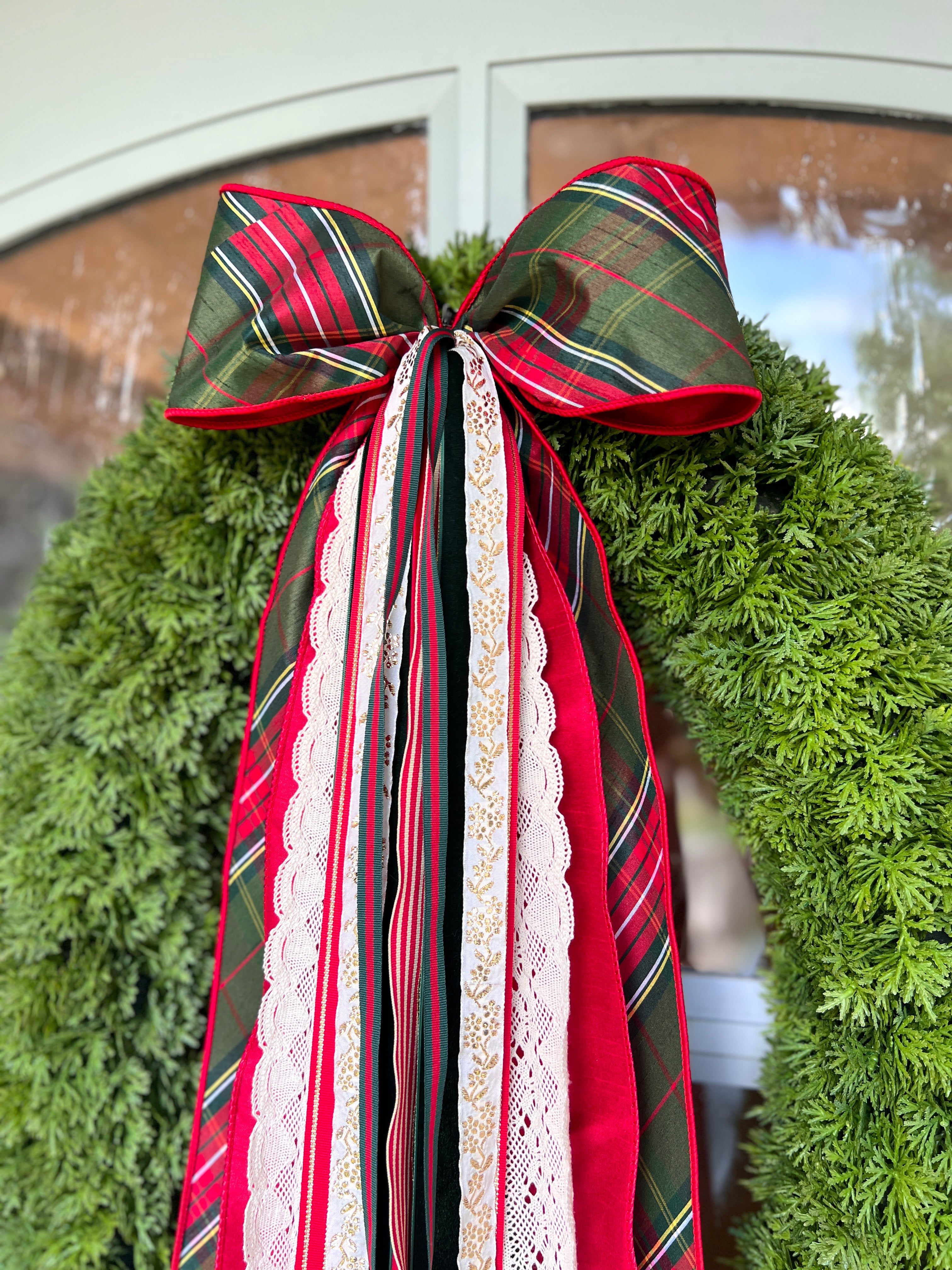Estate Oval Cedar Wreath 30.5"