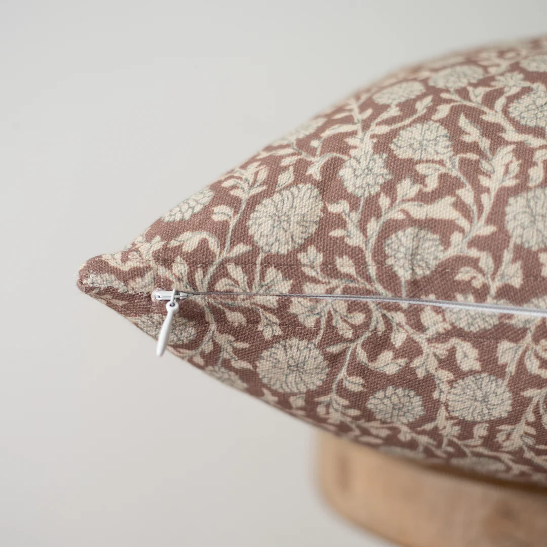 Cleo Pillow 22" x 22"