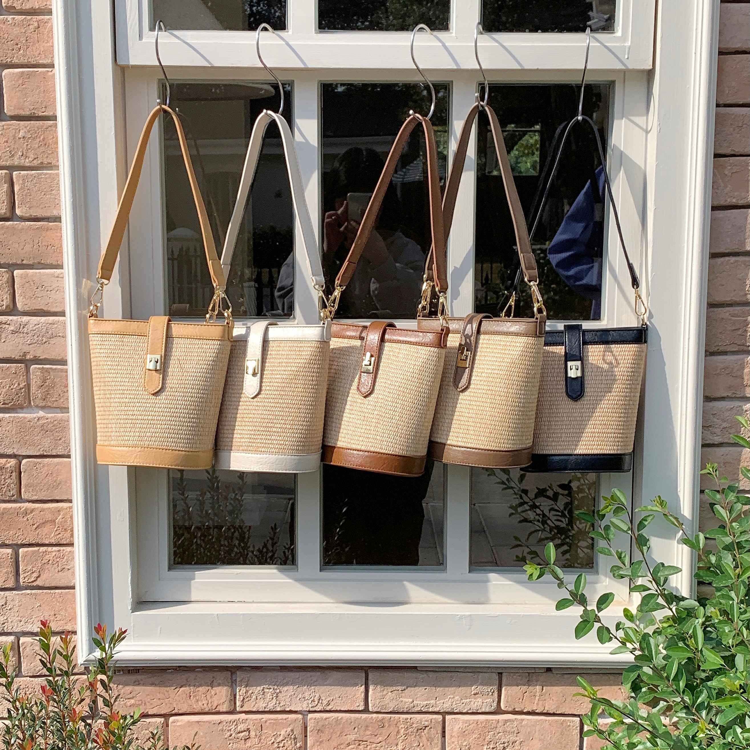Turn Lock Flat Straw Shoulder/Crossbody Bag