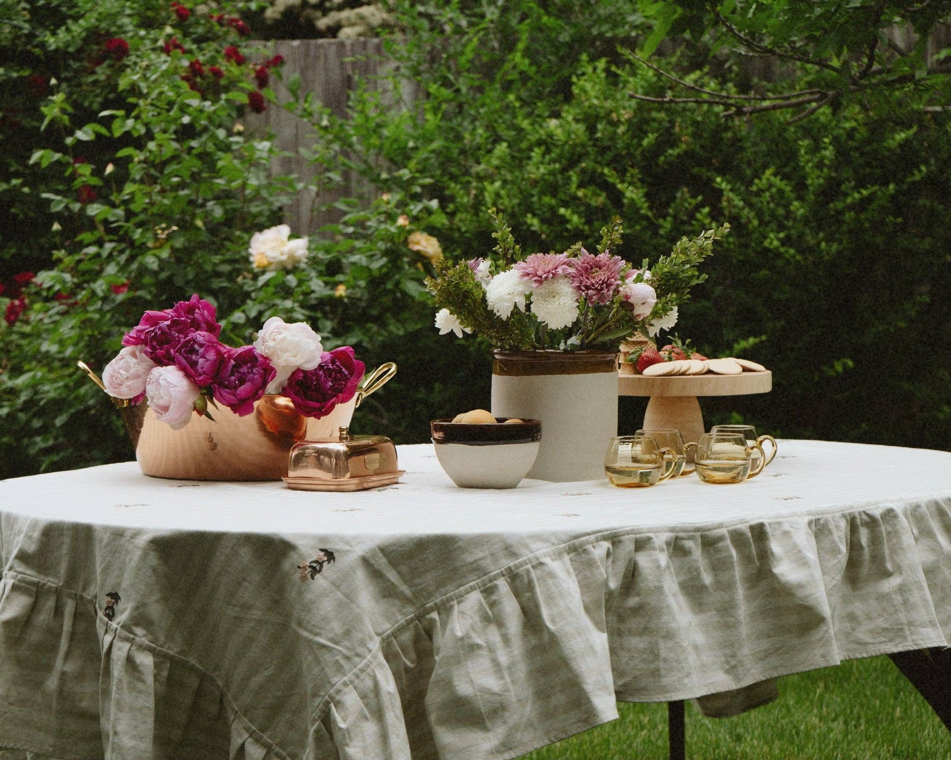 Oakley Ruffled Tablecloth